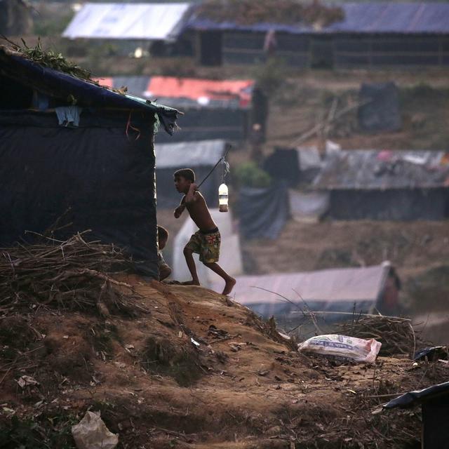 Un enfant dans un camp rohingya au Bangladesh. [Keystone - EPA/Abir Abdullah]