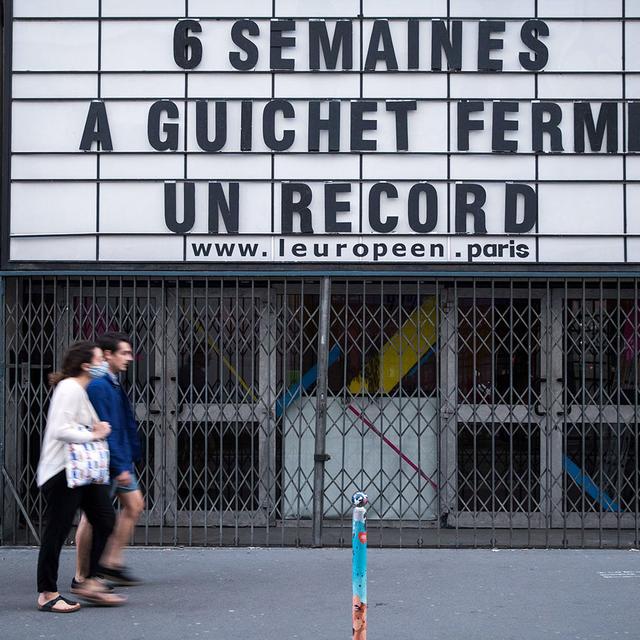 Les milieux culturels font parfois preuve d'un certain humour face à la fatalité. [AFP - Joël Saget]