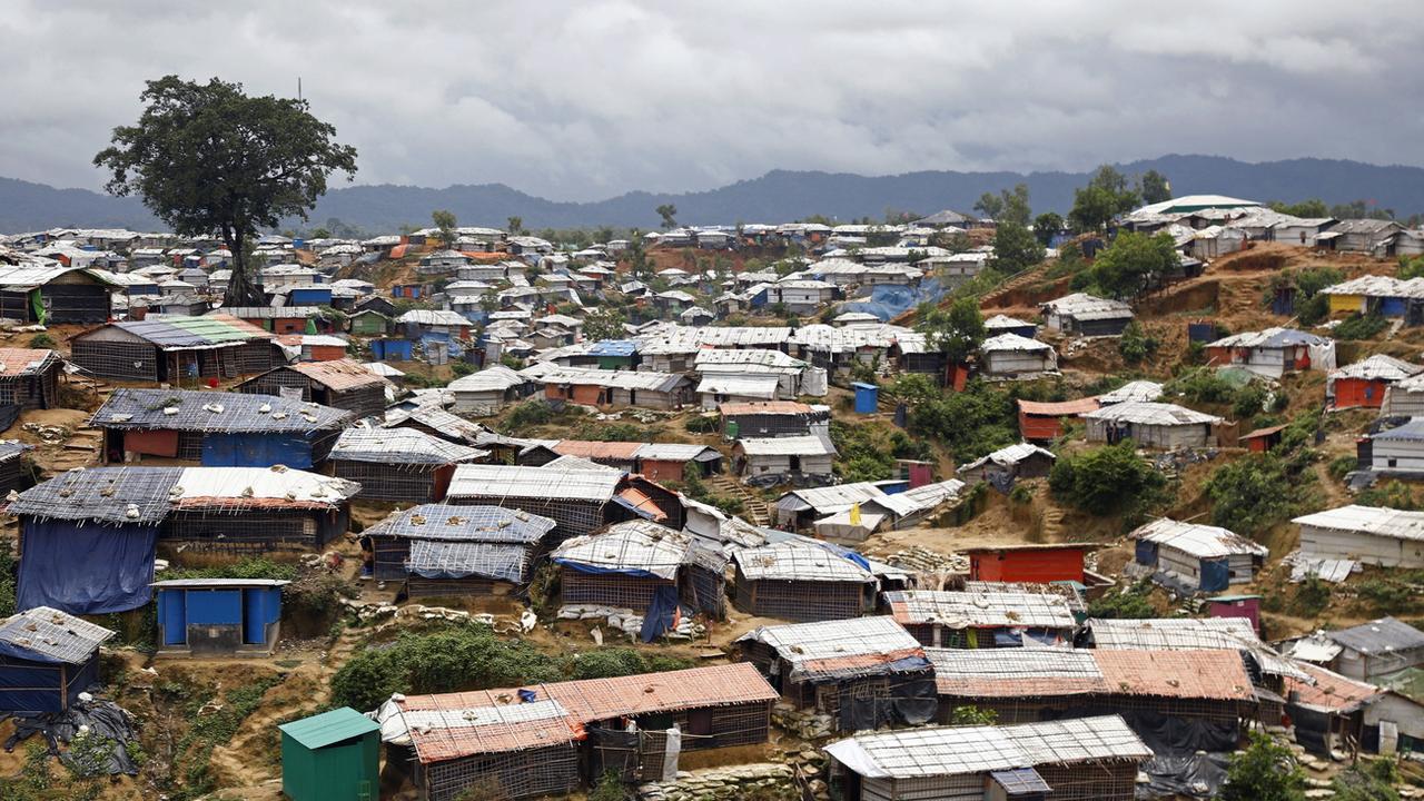 Un camp de réfugiés rohingyas au Bangladesh. [Keystone/EPA - Monirul Alam]