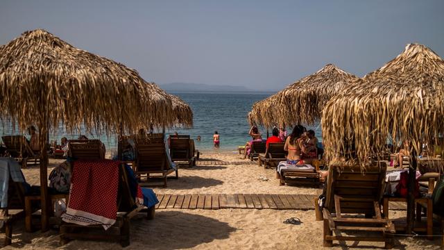 Une plage près d'Athènes. [AFP - Angelos Tzortzinis]