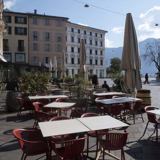 Un restaurant fermé à Lugano à cause de la pandémie. [Keystone - Davide Agosta]