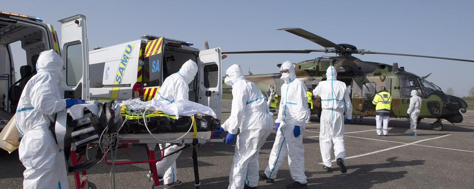 Un patient transféré de Metz, en France, à Essen, en Allemagne. [Keystone - Julien Chatellier/Dicod via AP]