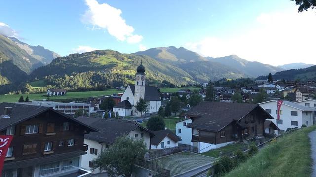 Le village de Disentis, dans les Grisons. [RTS - Camille Degott]