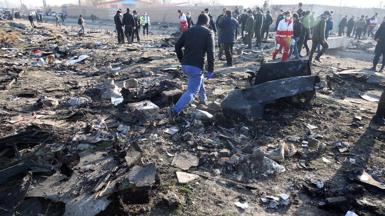 Sur le site du crash, près de l'aéroport de Téhéran, ce 8 janvier 2020. [EPA - ABEDIN TAHERKENAREH]