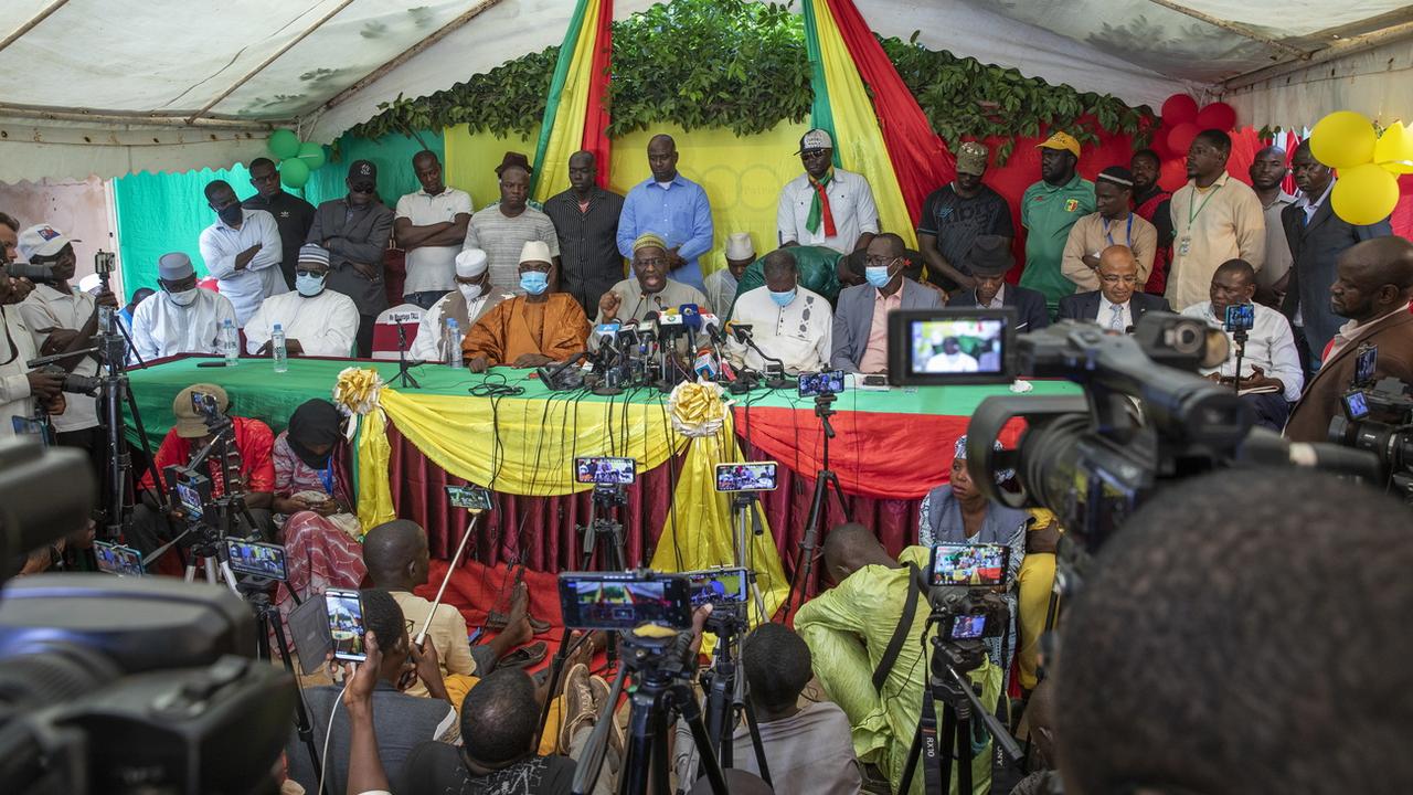 Conférence de presse de l'opposition après le coup d'Etat ayant renversé le président malien Ibrahim Boubacar Keïta, le 19 août 2020 à Bamako. [EPA/Keystone]