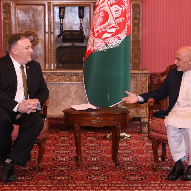 Le secrétaire d'Etat américain Mike Pompeo a notamment rencontré le président afghan Ashraf Ghani lors de sa visite surprise à Kaboul. [Presidential palace]