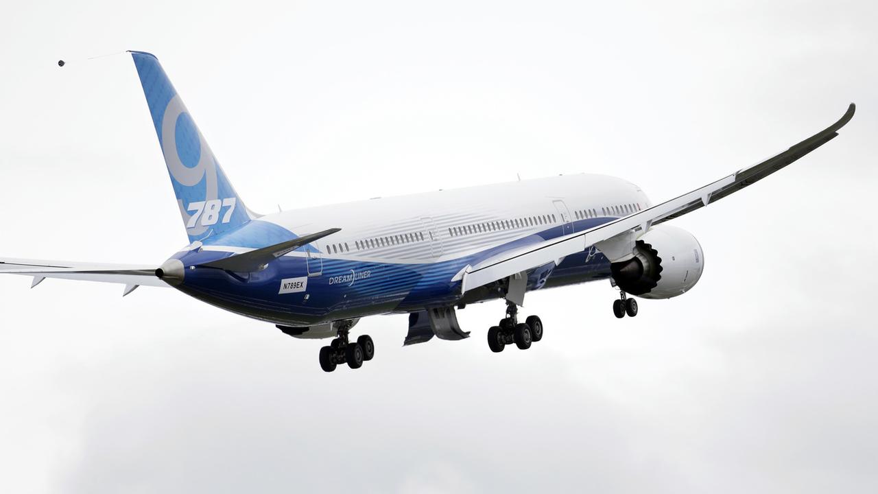 Boeing fait face à un nouveau revers avec l'identification de défauts de fabrication sur le 787 Dreamliner. [AP Photo/keystone - Elaine Thompson]