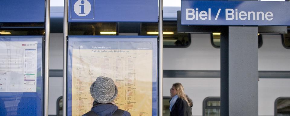 En gare de Bienne. [Keystone - Gaetan Bally]