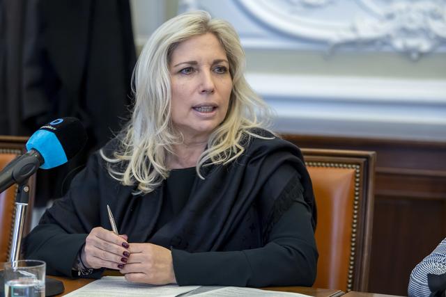 Nathalie Fontanet lors d'une conférence de presse du Conseil d'Etat genevois in corpore à propos du Covid-19, le 11 mars 2020. [Keystone - Martial Trezzini]