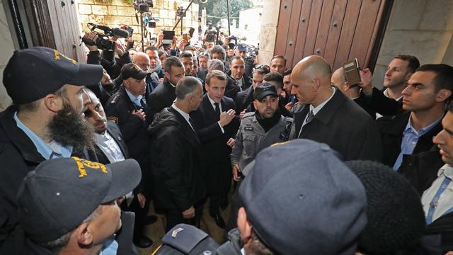 Emmanuel Macron a eu une altercation avec des policiers israéliens à l'entrée de l'église Sainte-Anne à Jérusalem. [AFP - Ludovic Marin]