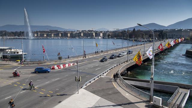 La circulation en ville de Genève pendant la crise du coronavirus. [Keystone - Martial Trezzini]