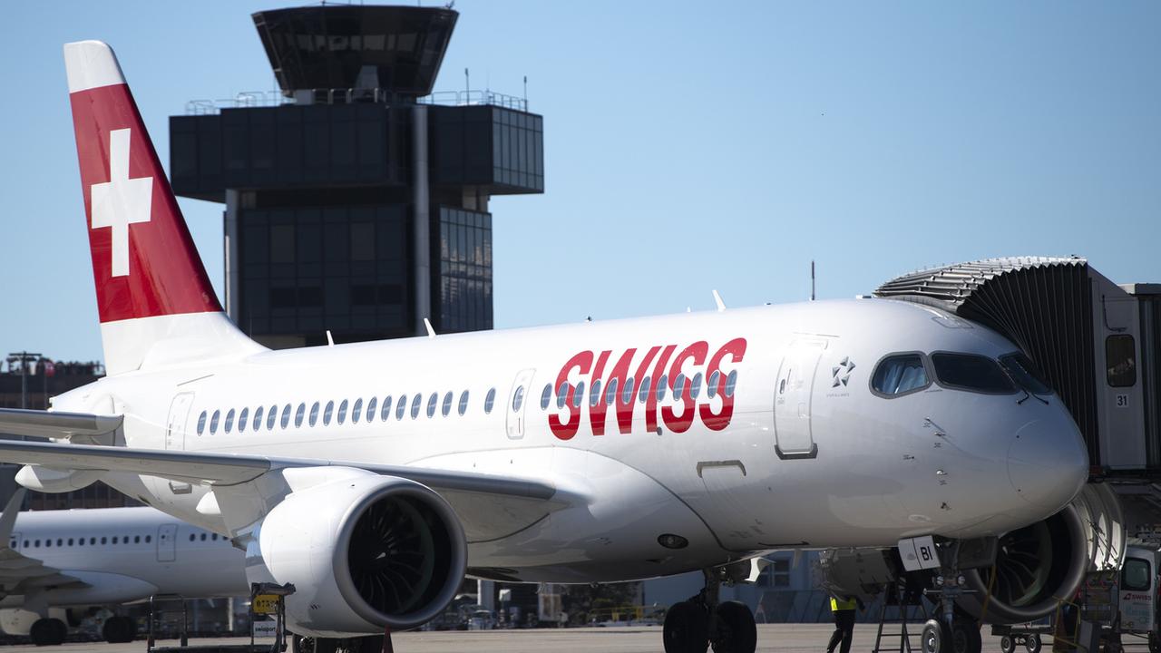 Un avion de la compagnie Swiss à Genève-Cointrin. [KEYSTONE - Laurent Gilleron]