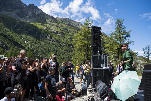 Le groupe suisse The Young Gods en concert au barrage de Mauvoisin dans le Val de Bagnes dans le cadre du Palp Festival, le 15 août 2019. [KEYSTONE - Jean-Christophe Bott]