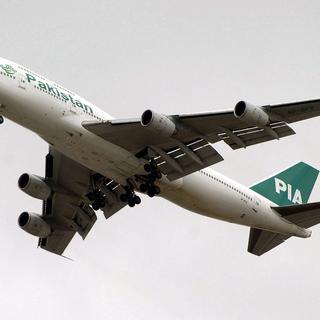 Un avion de la compagnie aérienne Pakistan international Airlines (image prétexte). [Keystone - EPA/AKHTAR SOOMRO]