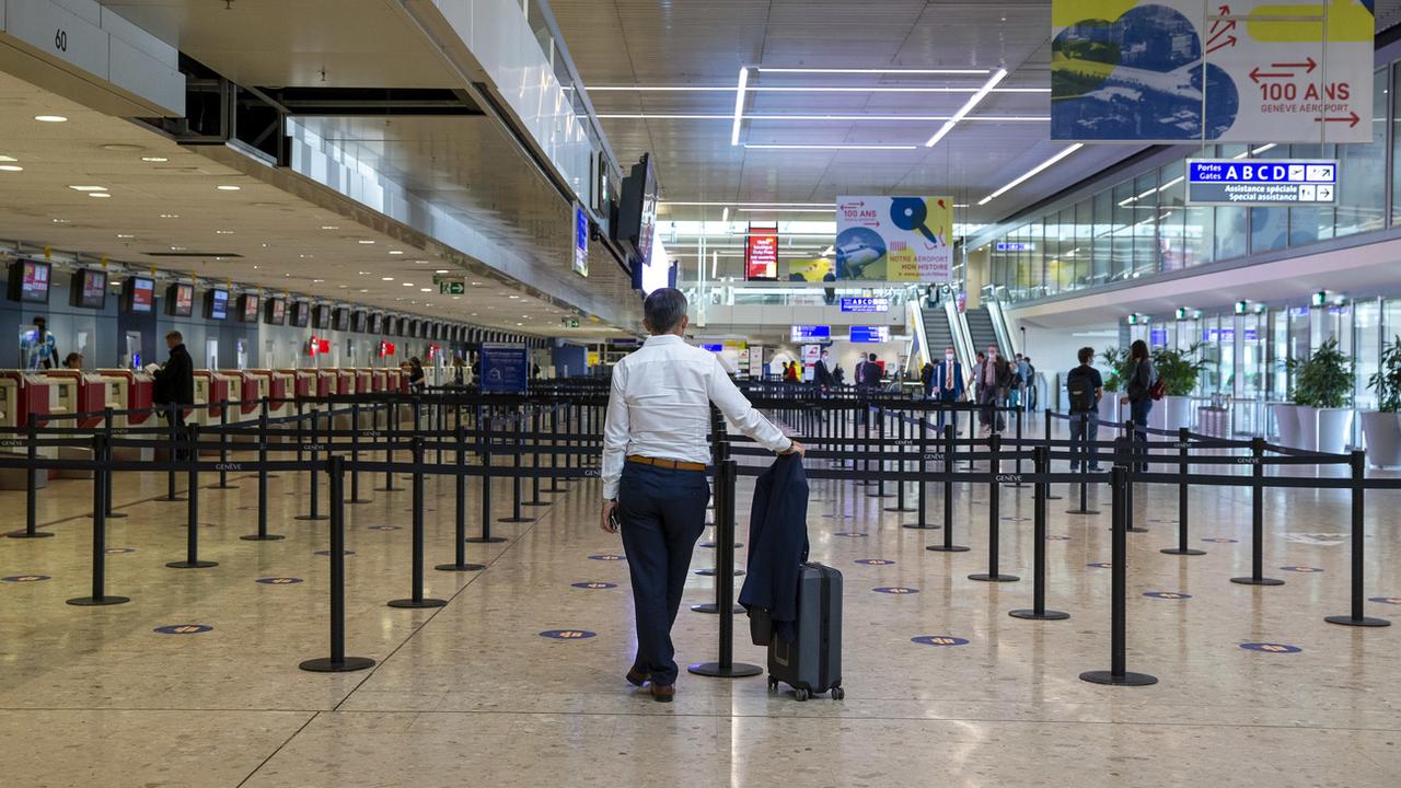 L'aéroport de Genève est quasiment vide durant une période généralement bouillonnante. [keystone - Salvatore Di Nolfi]