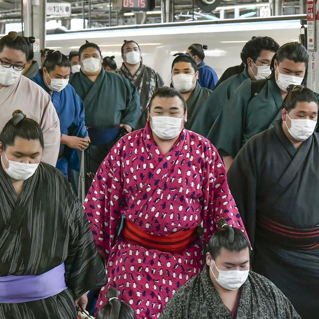 Un jeune sumo japonais, Shobushi Kanji, est mort du Covid-19. [Keystone - AP Kyodo News]