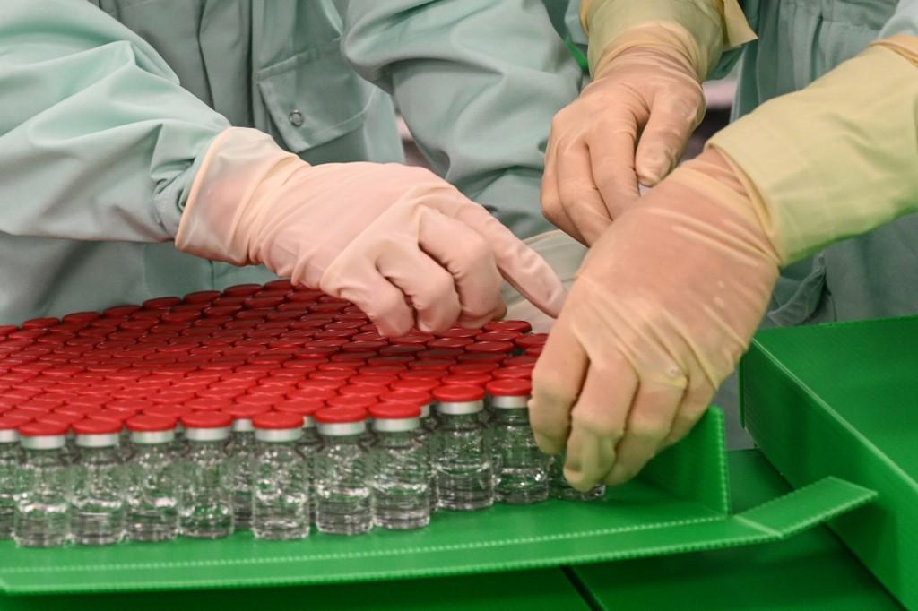 La semaine dernière, les laboratoires Pfizer et l'allemand BioNtech ont annoncé un vaccin efficace à 90% lors d'essais cliniques à large échelle. [afp - Vincenzo Pinto]