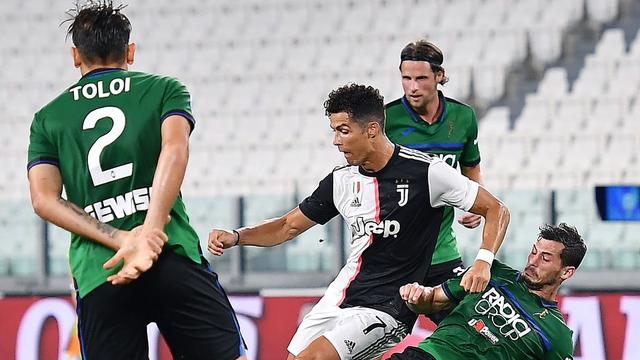 Ronaldo (en blanc et noir) a joué les sauveurs pour la Juve. [Alessandro Di Marco]