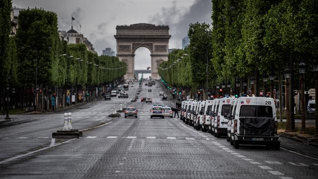 La France, totalement confinée face au Covid-19, pourrait avoir été touchée depuis bien plus longtemps qu'annoncé. [AFP - Martin Bureau]