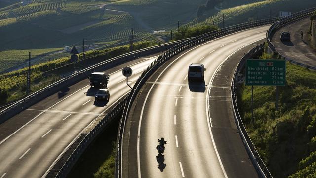 Les deux viaducs de l'autoroute A9 entre Vevey et Lausanne, à la hauteur d'Epesses (VD). [Keystone - Martin Ruetschi]