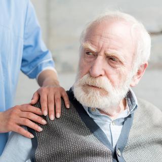Portrait d'un homme âgé placé en EMS. [Depositphotos - HayDmitriy]