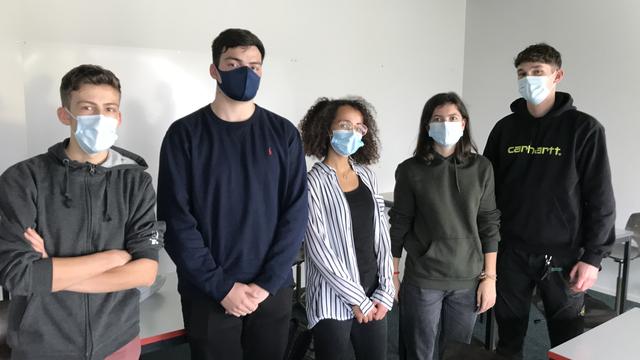 Des étudiants du gymnase français de Bienne. [RTS - Alain Arnaud]