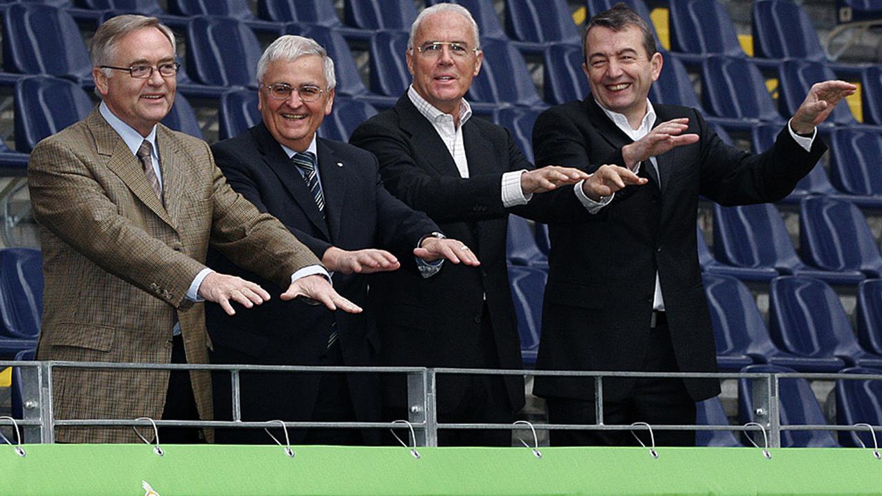 De gauche à droite, Horst R. Schmidt, Theo Zwanziger, Franz Beckenbauer et Wolfgang Niersbach. [Keystone/Fotoagentur_Kunz/OK/dpa - DB Kunz]