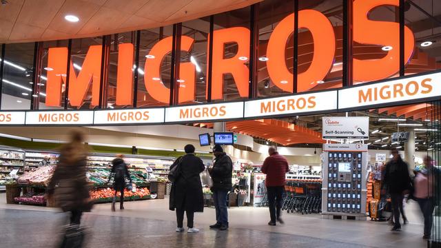 La succursale Migros de l'aéroport de Zurich. [Keystone - Melanie Duchene]