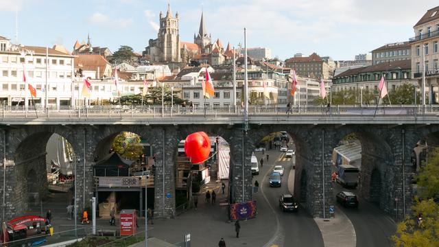 La Place centrale de Lausanne, sous le Grand Pont. [RTS - Jérôme Genet]
