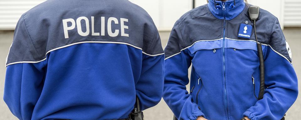 Des policiers à Fribourg. [KEYSTONE - Lukas Lehmann]