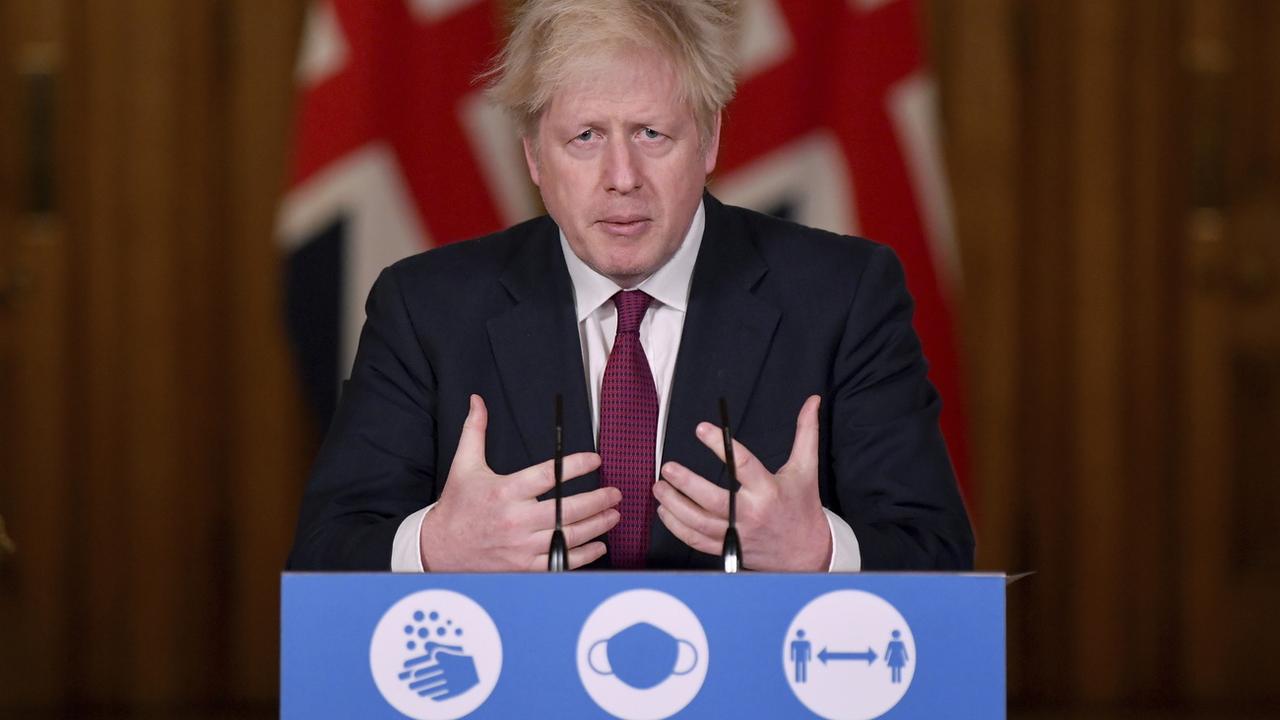Boris Johnson a fait le point sur la nouvelle souche du Covid devant la presse. [Keystone - Toby Melville/Pool Photo via AP]