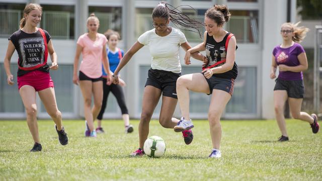 Les élèves romands n'ont pas tous le même nombre d'heures d'éducation physique. [Keystone - Christian Beutler]