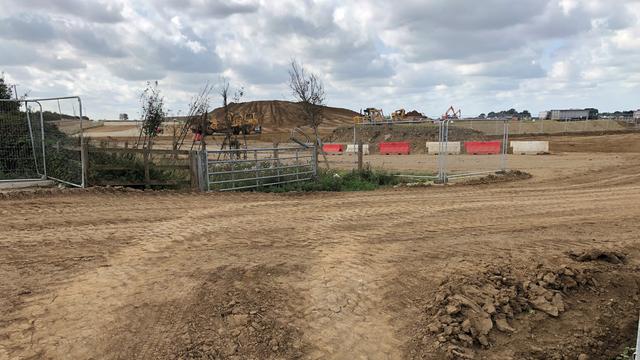 Les travaux du parking géant de Mersham, près de Douvres (UK), ont commencé. [RTSinfo - Catherine Ilic]