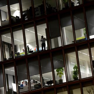 La demande de surfaces de bureaux est en forte baisse en Suisse. [Keystone/DPA - Roland Holschneider]