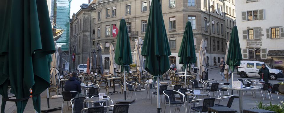 Une terrasse vide à Genève. [Keystone - Salvatore Di Nolfi]