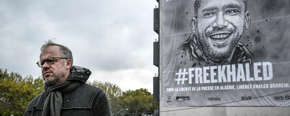 Le secrétaire général de RSF Christophe Deloire, photographié ici lors d'une manifestation de soutien au journaliste algérien emprisonné Khaled Drareni, le 15 octobre 2020 à Paris. [AFP - Stéphane de Sakutin]