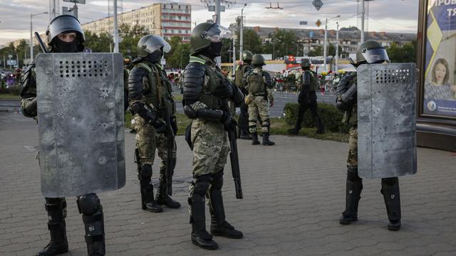 Un citoyen suisse a été arrêté à Minsk lors des protestations. [Keystone/EPA - Tatyana Zenkovich]