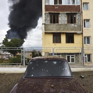 Les bombardements s'intensifient dans le conflit du Karabakh. [AP - Karo Sahakyan]