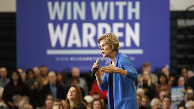 Elizabeth Warren en campagne à Iowa City, dans l'Iowa, ce 1er février 2020. [AP Photo - John Locher)]