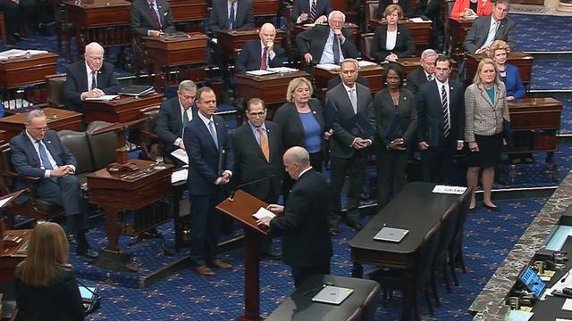 Les sept membres du Congrès chargés de porter au Sénat l'accusation au procès en destitution du président Donald Trump, le 16 janvier 2020.