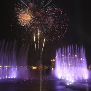 Le record de la plus grande fontaine du monde appartient désormais à Dubaï. [AP Photo/Keystone - Kamran Jebreili]