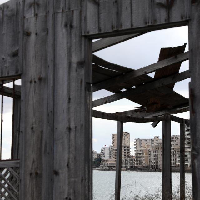 Des décombres de la ville de Varosha, sur l'île de Chypre. [Katia Christodoulou]