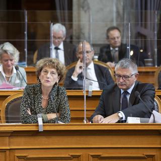 Marianne Maret (PDC/VS) et Charles Juillard (PDC/JU) lors de la session parlementaire du 24 septembre 2020 à Berne. [Keystone - Peter Klaunzer]