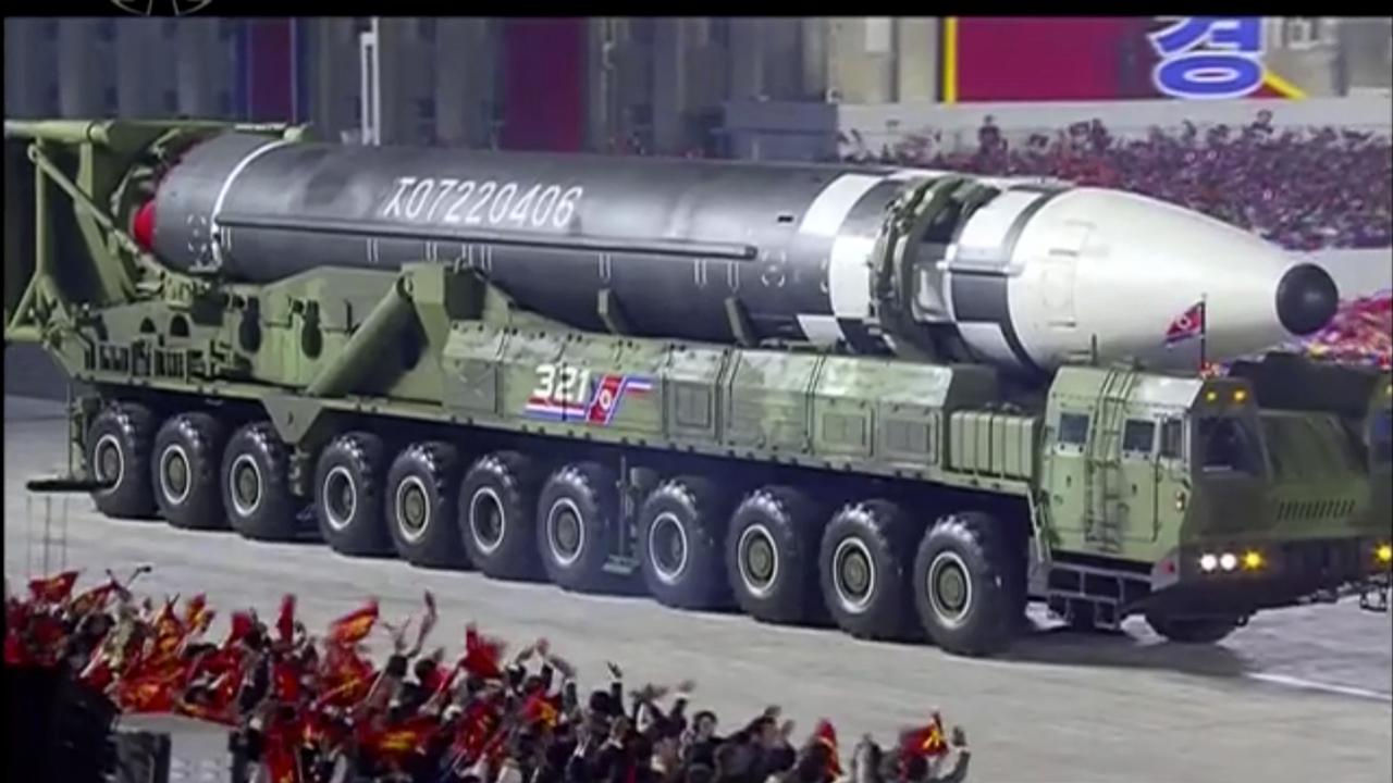 La Corée du Nord a présenté un nouveau missile intercontinental [Keystone/AP - KRT]