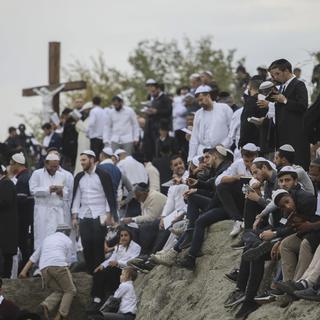 Chaque année, des milliers de pèlerins juifs orthodoxes se réunissent à Ouman en Ukraine pour célébrer Rosh Hashanah. [EPA/Keystone - Oleg Petraskiuk]