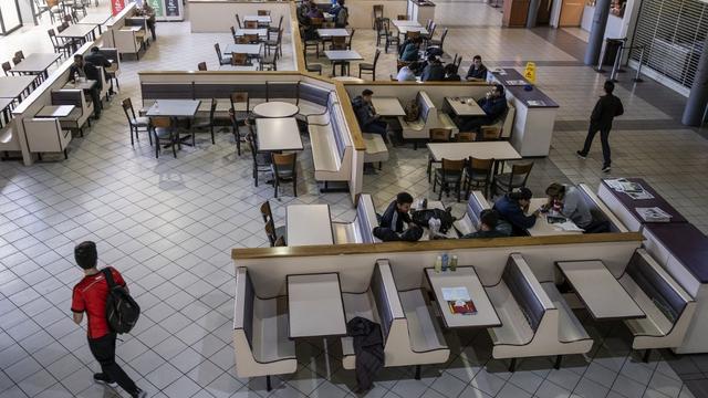 Une cafétéria de l'université de Tijuana, désertée par les femmes le 9 mars dernier. [AFP - Guillermo Arias]