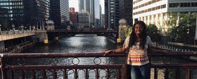 Frangela Dorsainville évoque la situation sanitaire à Chicago. [RTS]