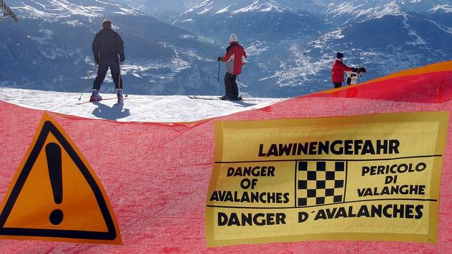 Le risque d'avalanche est actuellement de niveau 3 à 4 dans les Alpes. [Keystone - Andrée-Noëlle Pot]