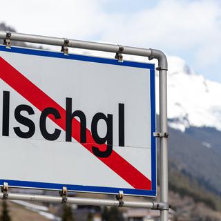 La station d'Ischgl, en Autriche, a été fermée et confinée après avoir été un important foyer infectieux du coronavirus Covid-19. [Keystone - Jakob Gruber]