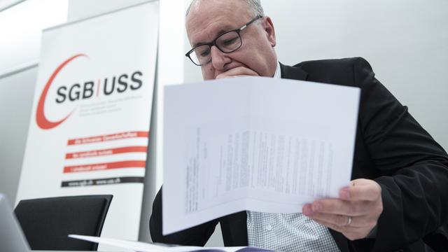 Une alliance de syndicats, de partis et de différentes organisations lance une initiative pour une 13ème rente AVS. Ici, Pierre-Yves Maillard, président de l'USS (photo d'illustration). [Keystone - Marcel Bieri]